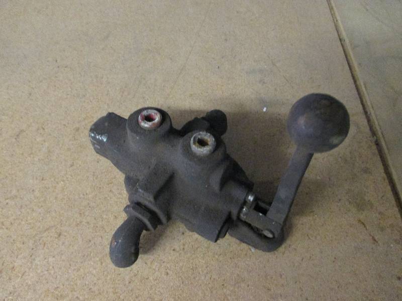 lot 66 image: hydraulic valve