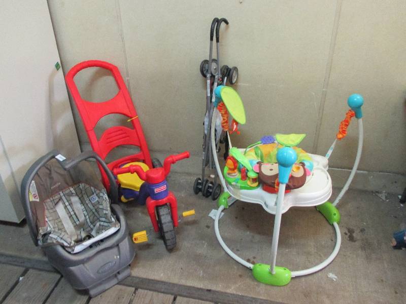 lot 87 image: Baby stuff
