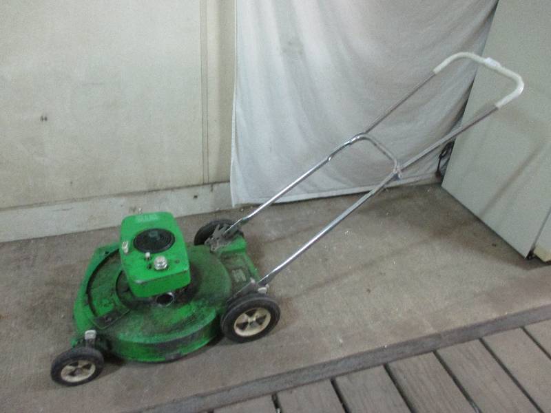 lot 88 image: Lawn boy mower