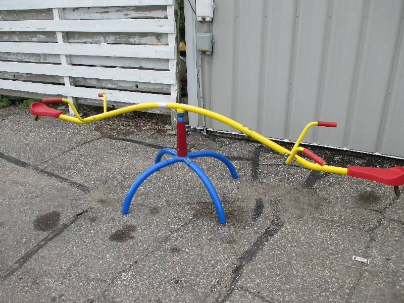 lot 92 image: Sportspower titertoter