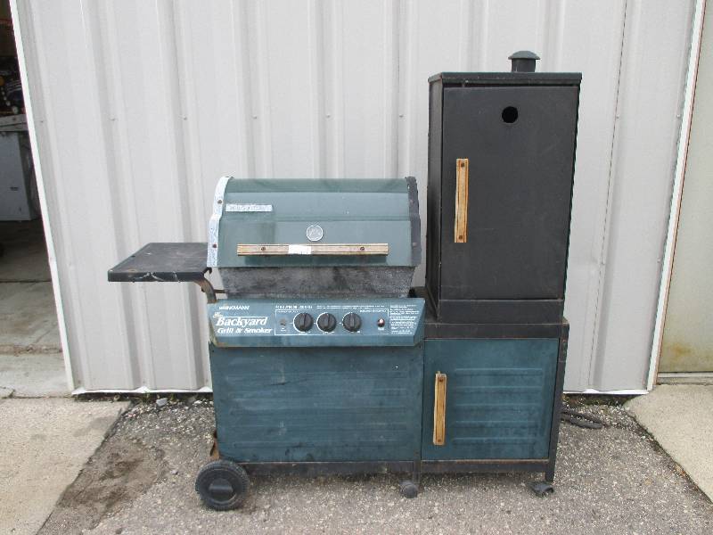 lot 93 image: Brinkman grill smoker