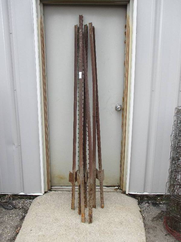 lot 94 image: 7 steel fence posts