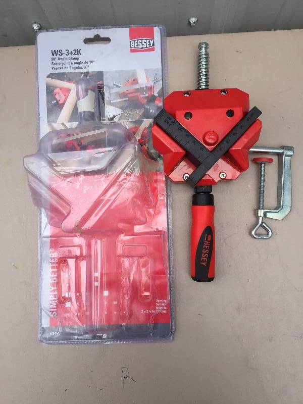 lot 11 image: Bessey 90 Degree Wood Clamp