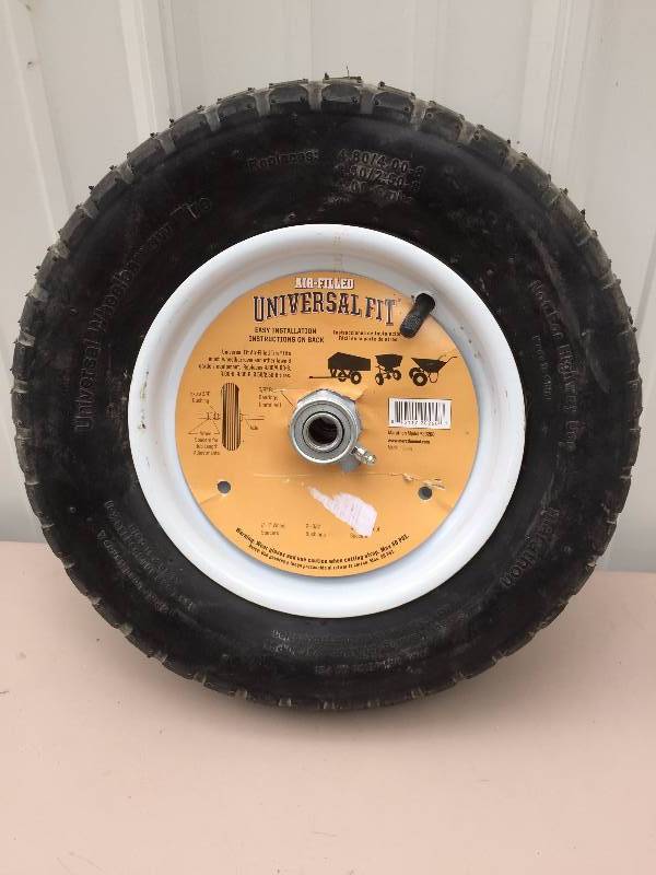 lot 31 image: Wheel Barrow Tire