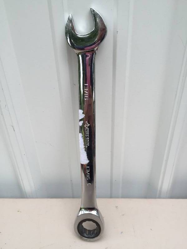 lot 43 image: Husky Wrench 1316
