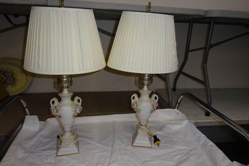 2 Lamps with shades