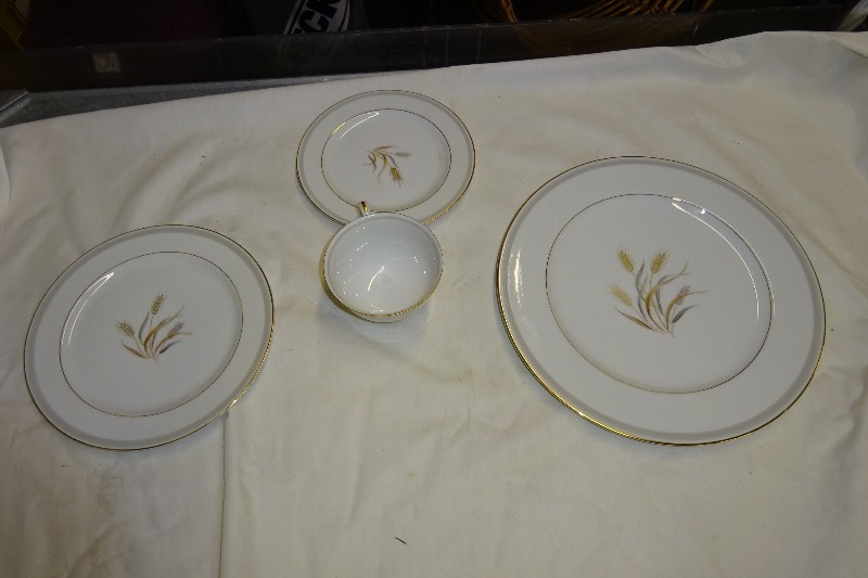 Dish Set harvest gold