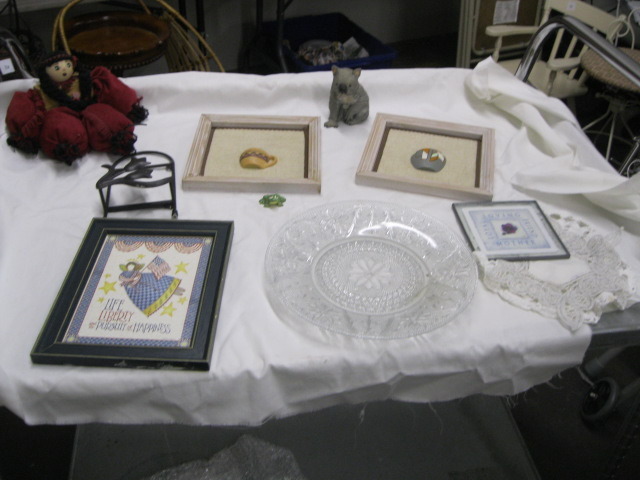 Decorative pictures, 1 glass plate, figurine