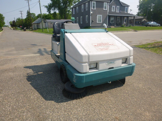 Tennant 355 Sweeper Vacuum