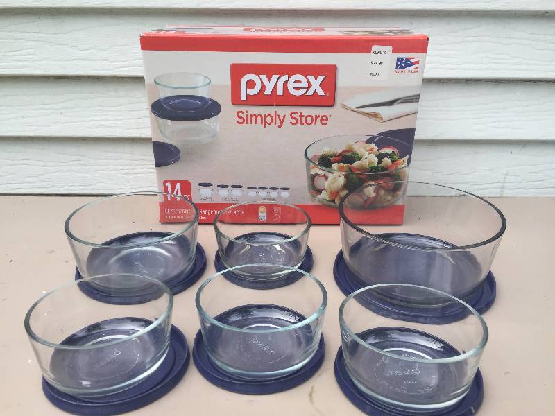 lot 1 image: New Pyrex Glass Bowls with Lids