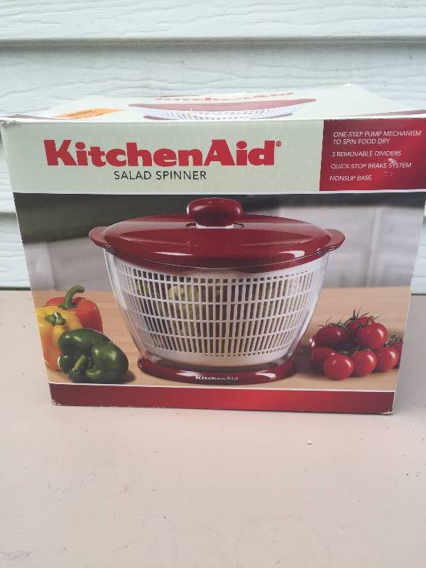 lot 3 image: New KitchenAid Salad Spinner