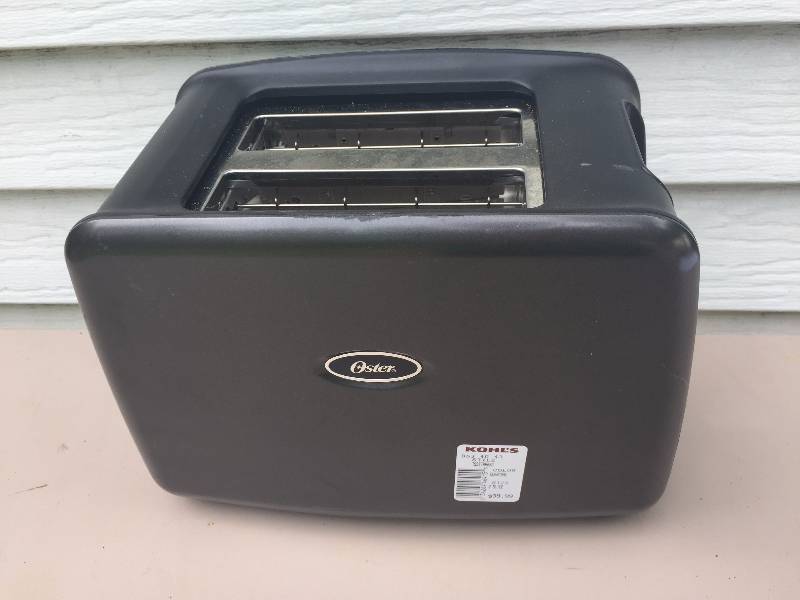 lot 9 image: Oster Toaster