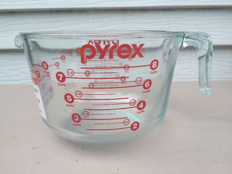 lot 12 image: New Pyrex Glass 8 cup Measuring cup