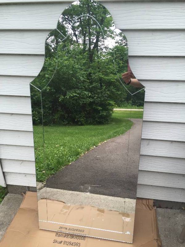 lot 34 image: Lage Glass Mirror Wall Dcor