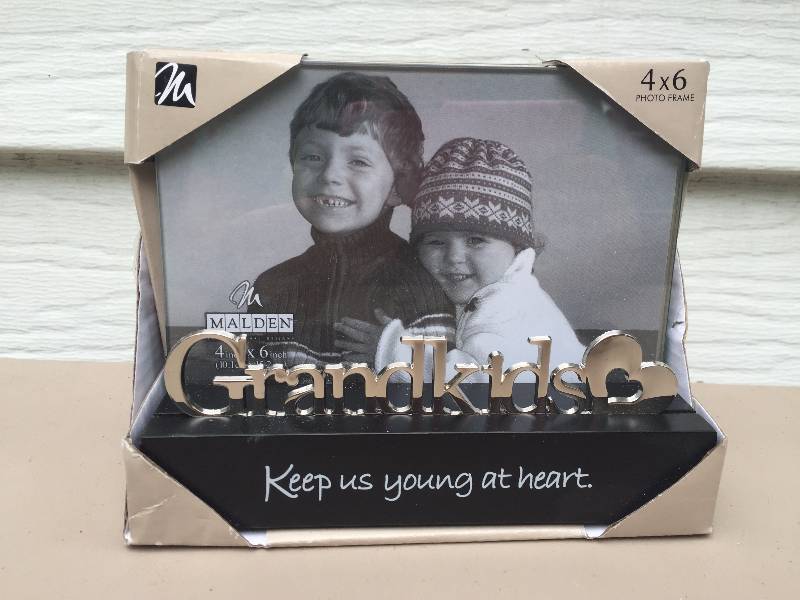 lot 37 image: 4x6 Grankids picture dcor
