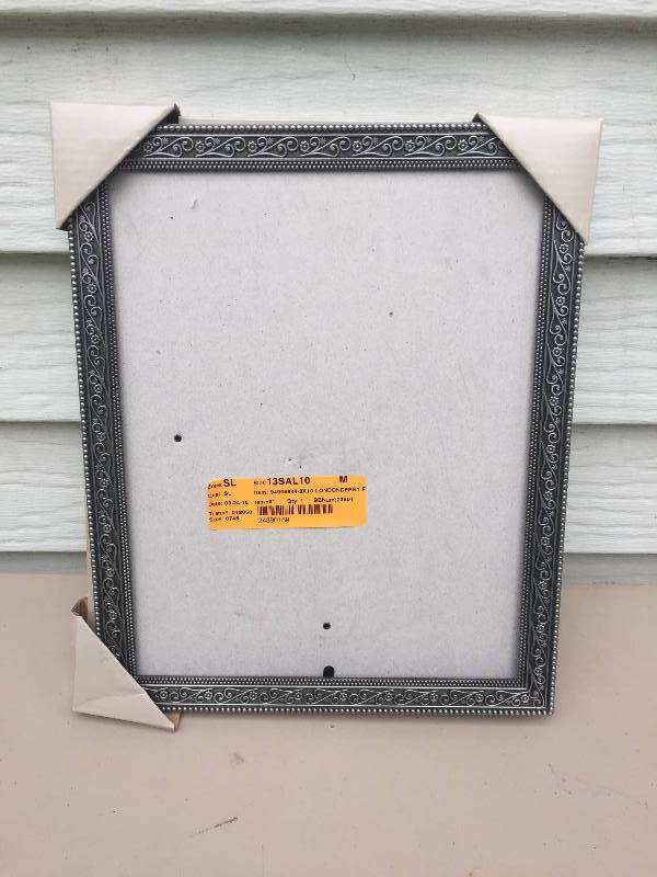 lot 38 image: 8x10 Metal Frame