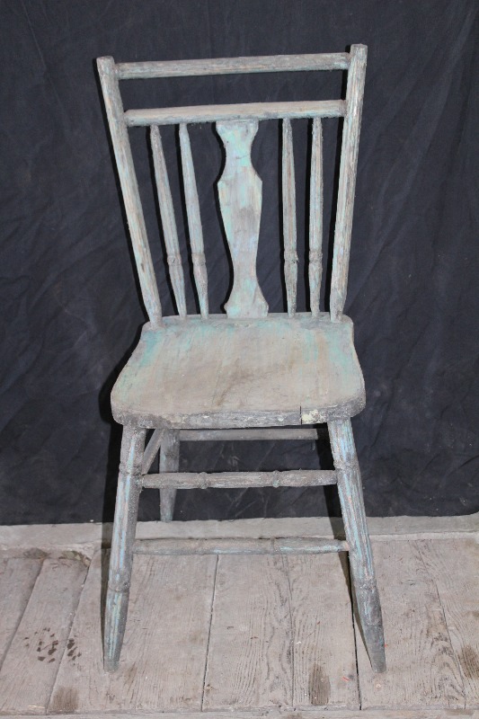 lot 8 image: Antique Chair