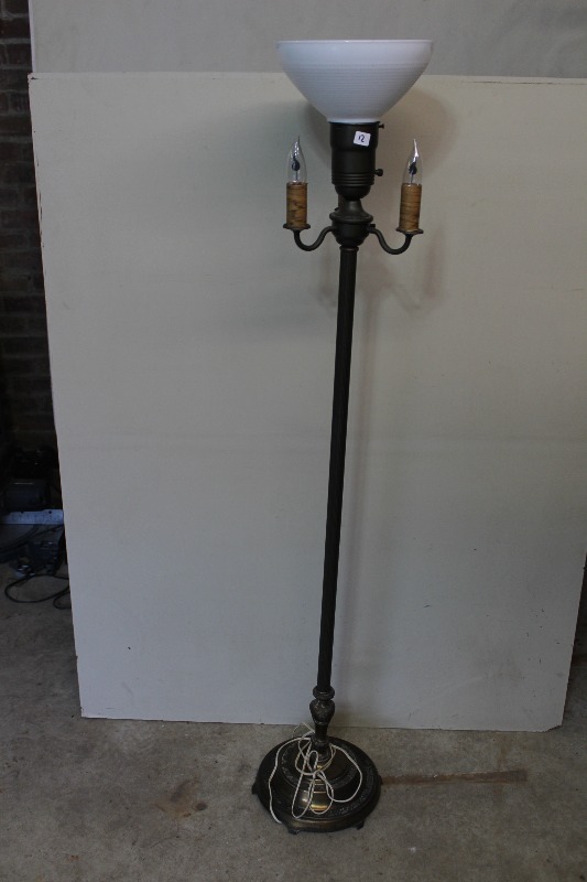 lot 12 image: Floor Lamp
