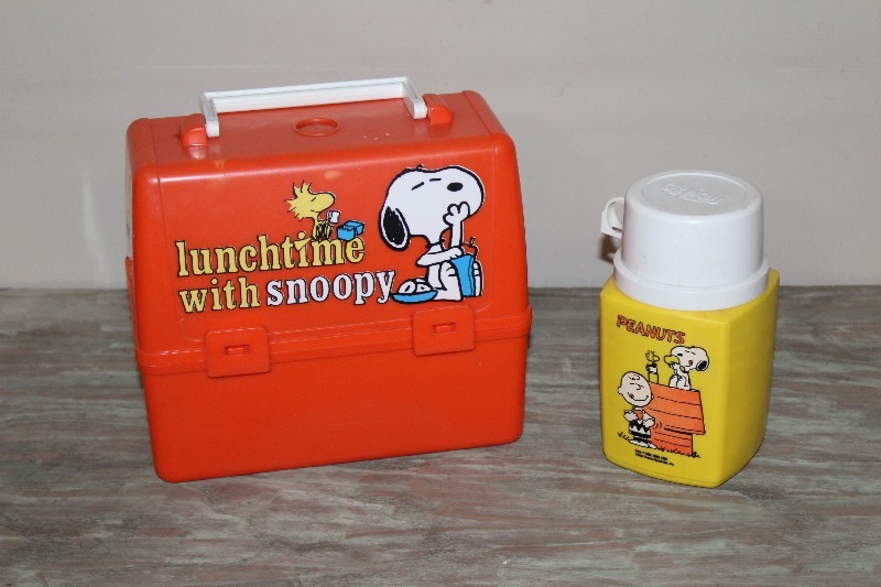 lot 20 image: Lunchtime with Snoopy Plastic Lunchbox with Bottle