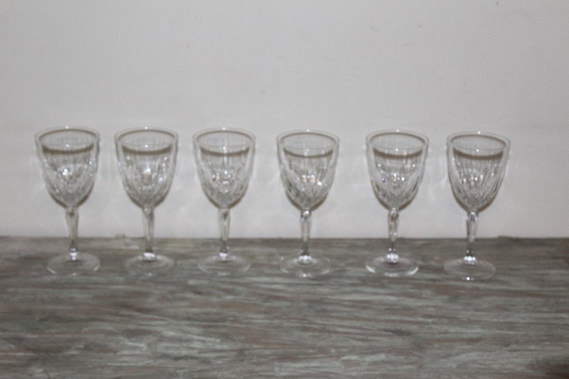 lot 48 image: Lead Crystal Wine Glass Set, Setting for 6
