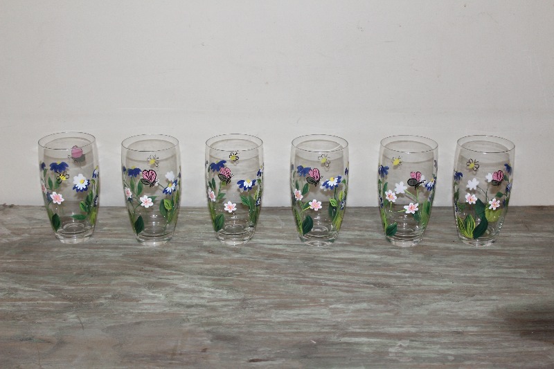 lot 49 image: Painted Glassware Set, Setting for 6