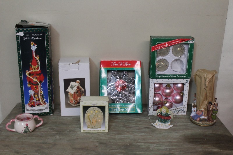 lot 55 image: Holiday Decorations