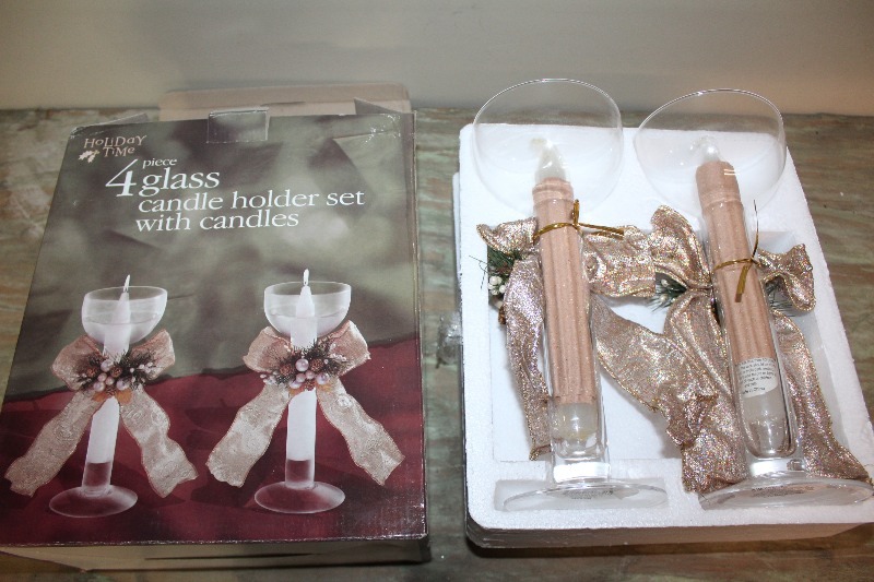 lot 59 image: Glass Candle Set