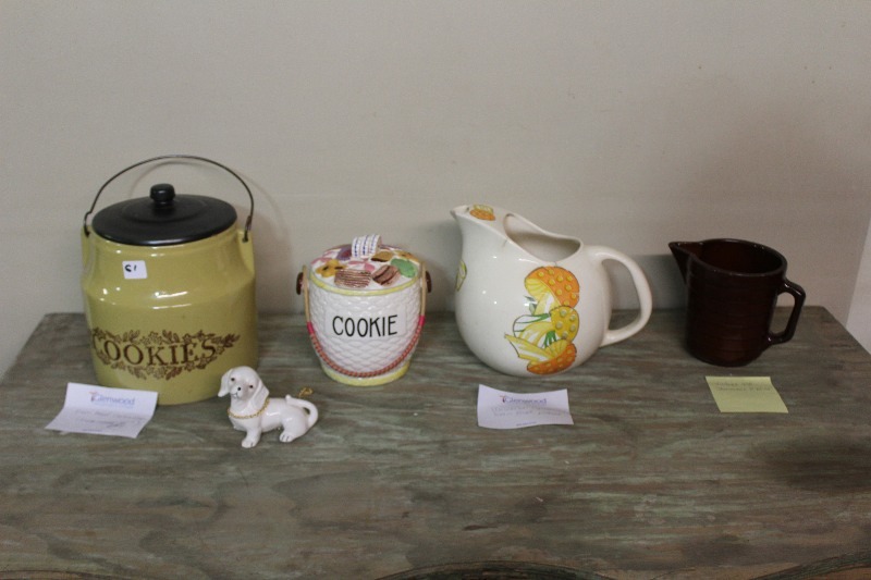 lot 61 image: Vintage Cookie Jars, Pitcher, etc..