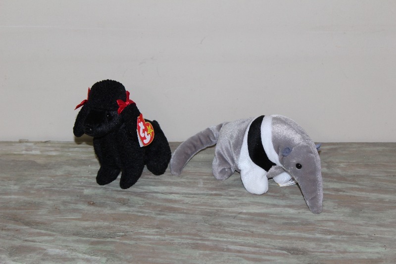 lot 76 image: Beanie Babies