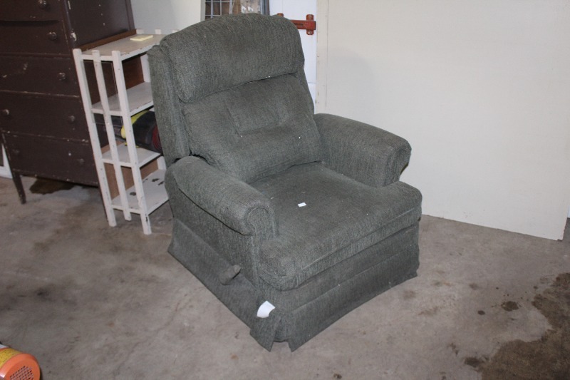 lot 108 image: Green Rocker  Recliner