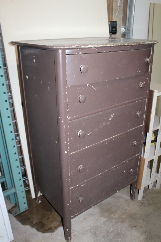 lot 111 image: Vintage Painted Wood 5 Drawer Dresser