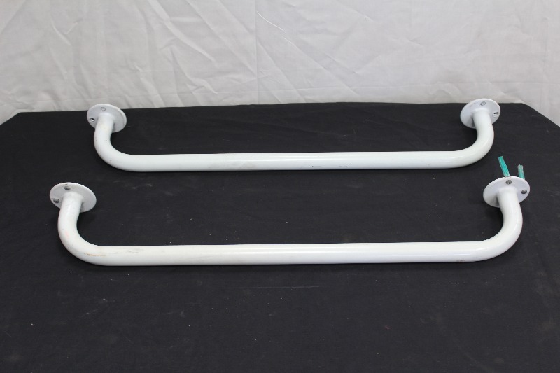 lot 123 image: Mobility Support Bars