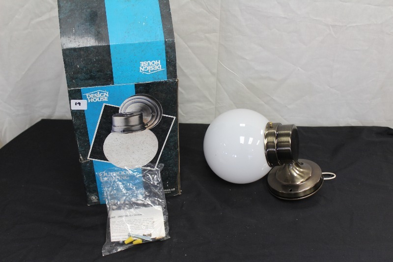 lot 130 image: New Exterior Light