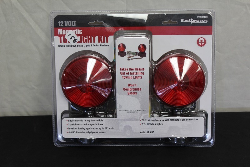 lot 158 image: Magnetic Tow Light Kit