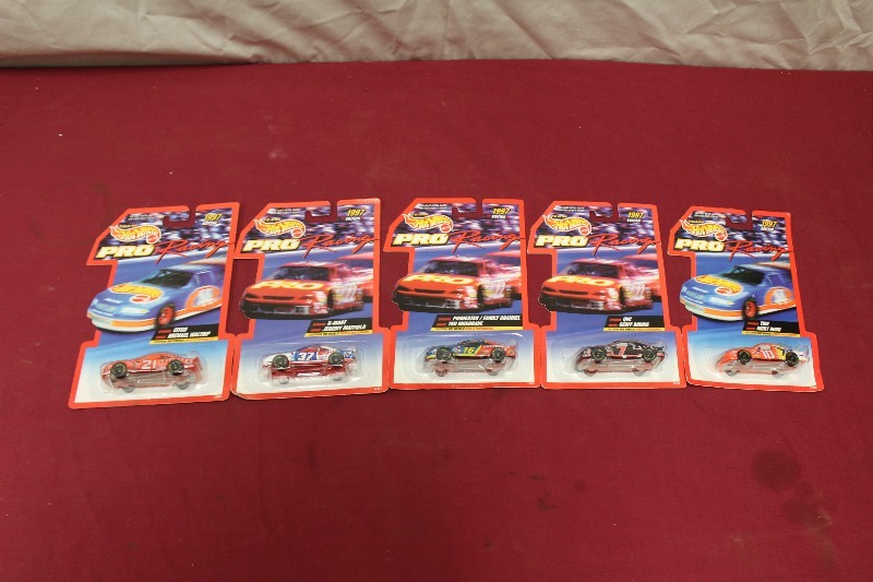 lot 195 image: Hot Wheels, Lot of 5, New in the Package