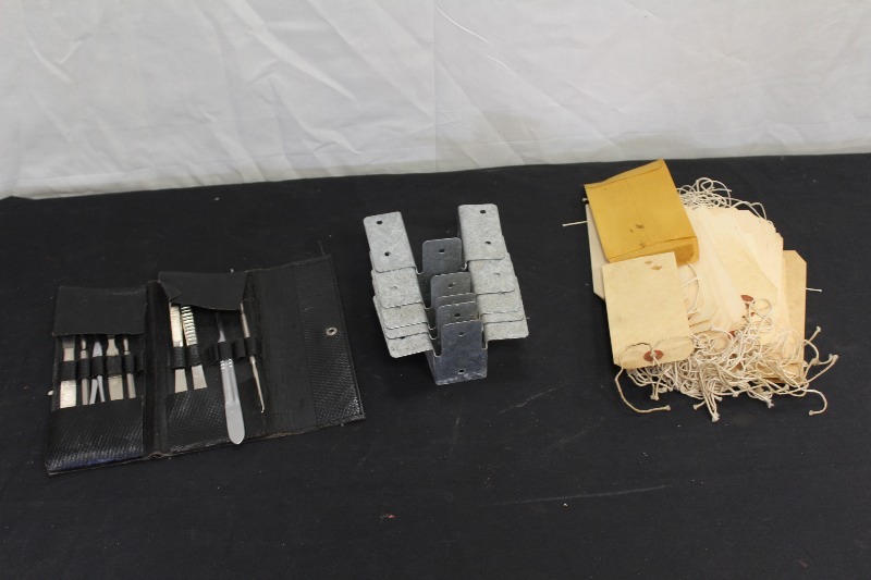 lot 201 image: Assorted Lot
