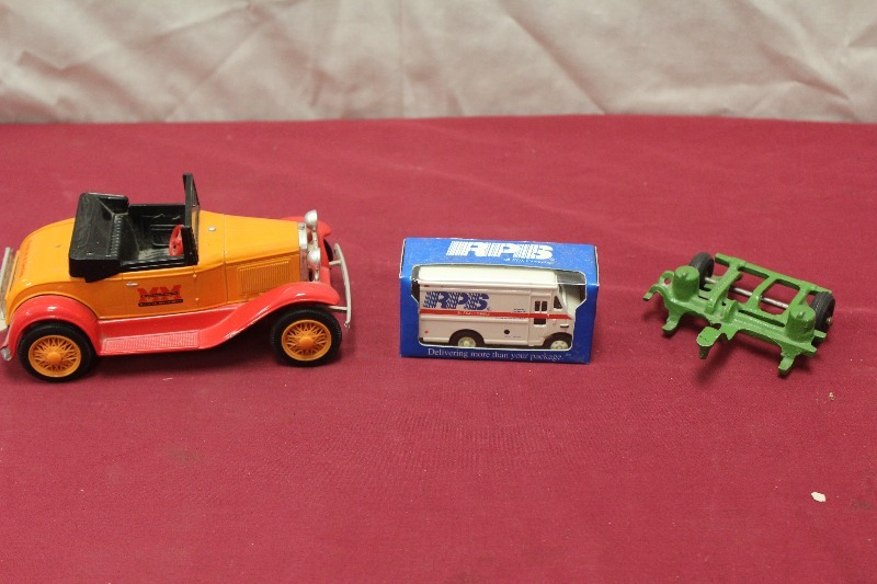 lot 205 image: Minneapolis Molone Vintage Car, etc..