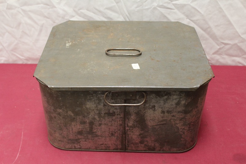 lot 226 image: 1942 WWII Rations Steel Box