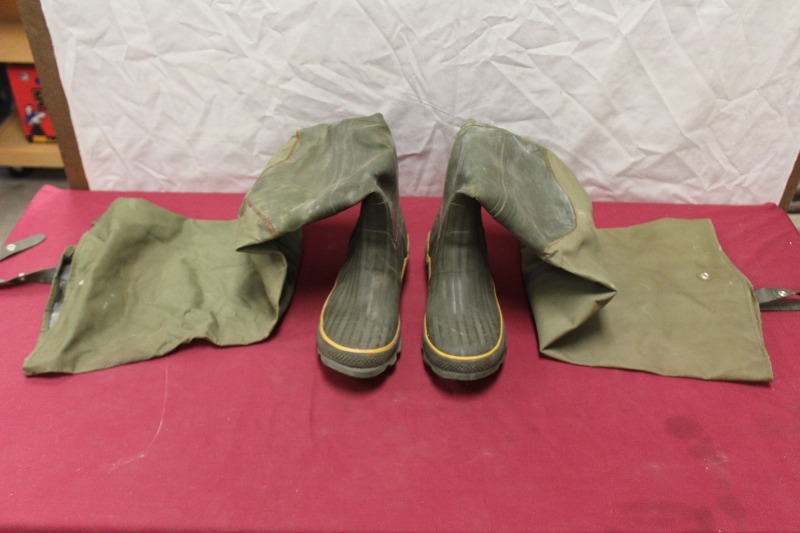lot 245 image: Mens Size 8 Waders