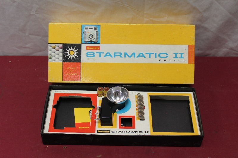 lot 307 image: Vintage Kodak Brownie Starmatic Camera Accessories