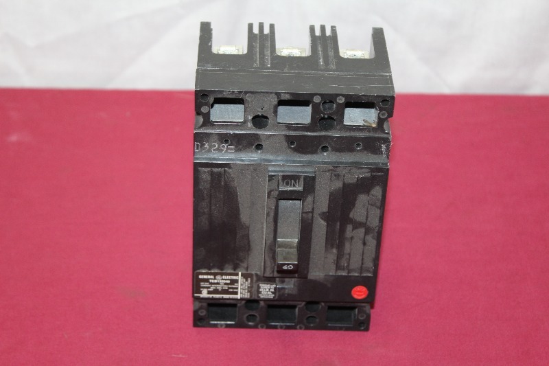lot 310 image: General Electric 40a  240V Breaker