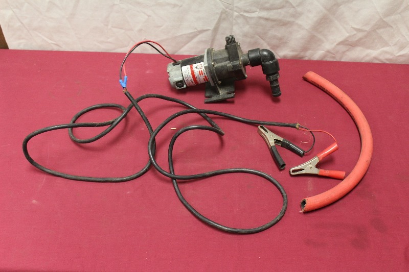 lot 313 image: Portable 12v Water Pump