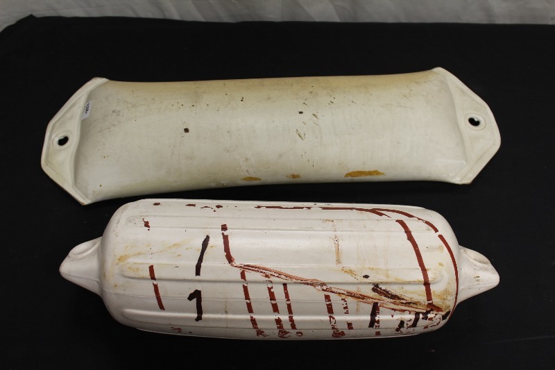 lot 322 image: Boat Floats