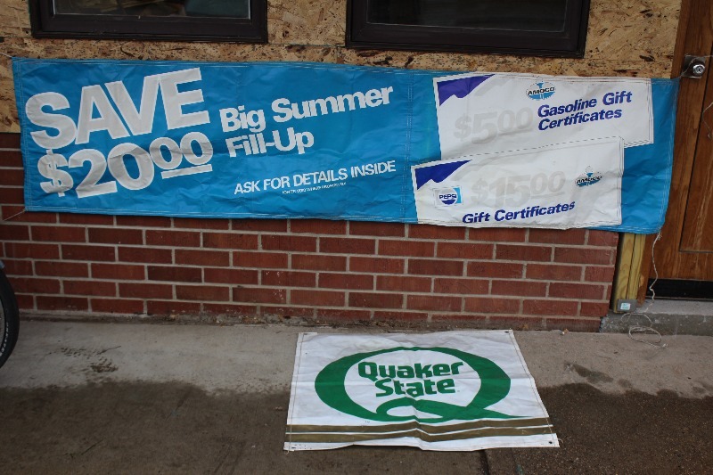 lot 324 image: Outdoor Sign Banners
