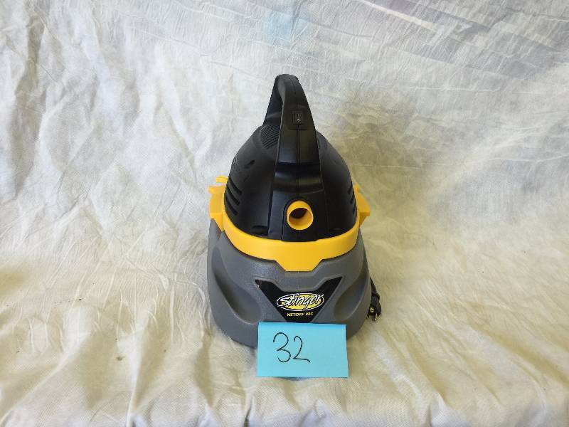 lot 32 image: Stinger 2.5-gal. WetDry Vacuum Model # WD2025
