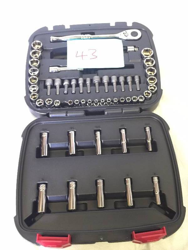 lot 43 image: Husky Mechanics Tool Set (65-Piece) Model # H65MTSTD