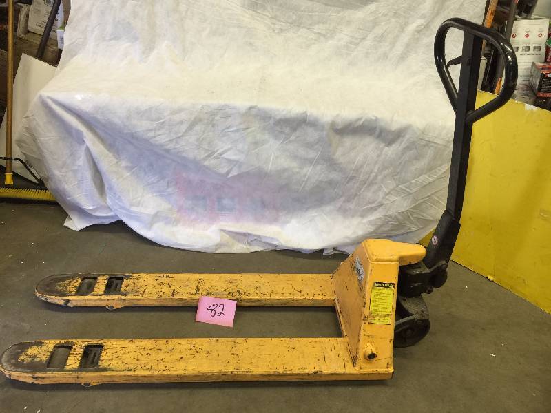 lot 82 image: Uline Pallet Jack H-1193