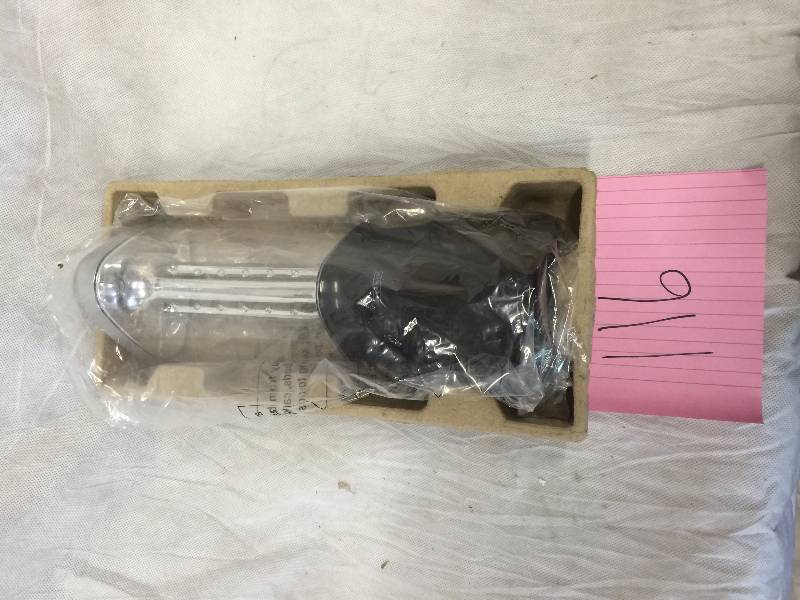 lot 116 image: 21 Led lantern