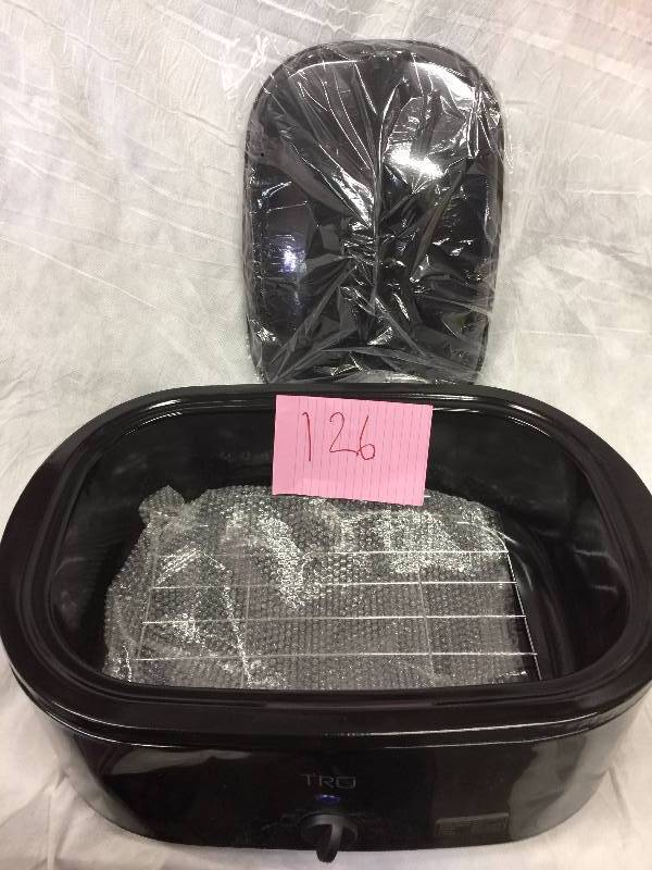 lot 126 image: TRU 18 Qrt Roaster Oven
