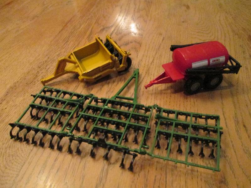 Lot of assorted model farm implemen...